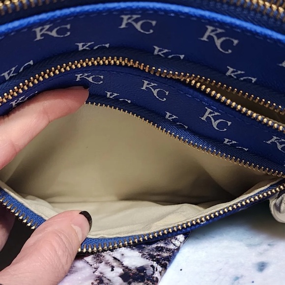 Dooney And Bourke 🦆🦆🦆KC Royals Crossbody NWT - Picture 2 of 4